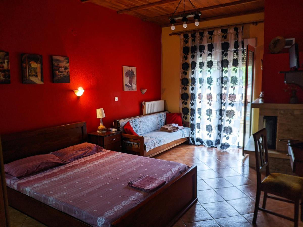 Alexandros Guesthouse Órma エクステリア 写真