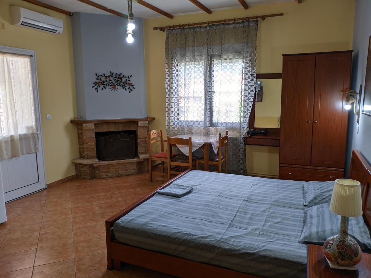 Alexandros Guesthouse Órma エクステリア 写真
