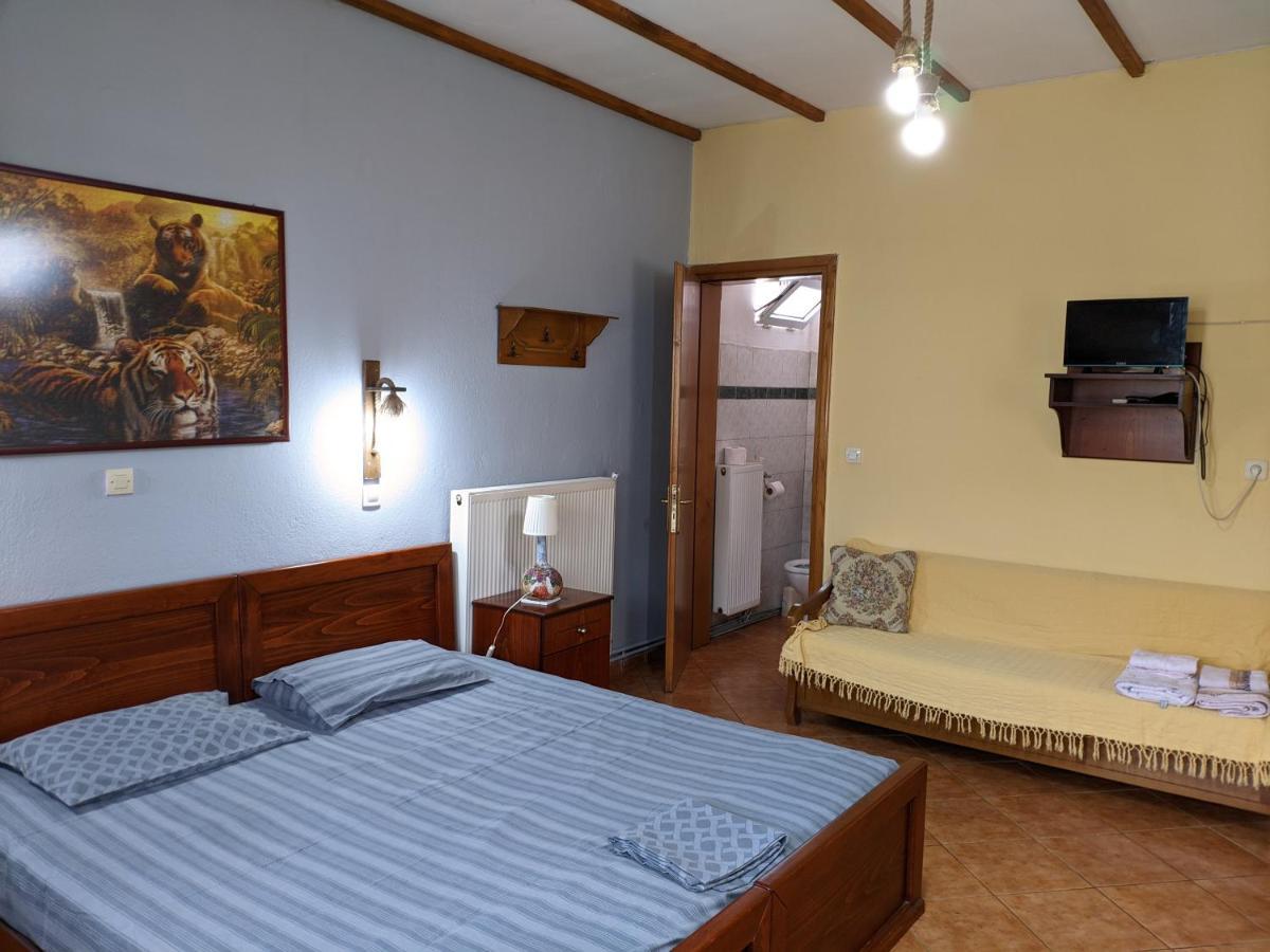 Alexandros Guesthouse Órma エクステリア 写真