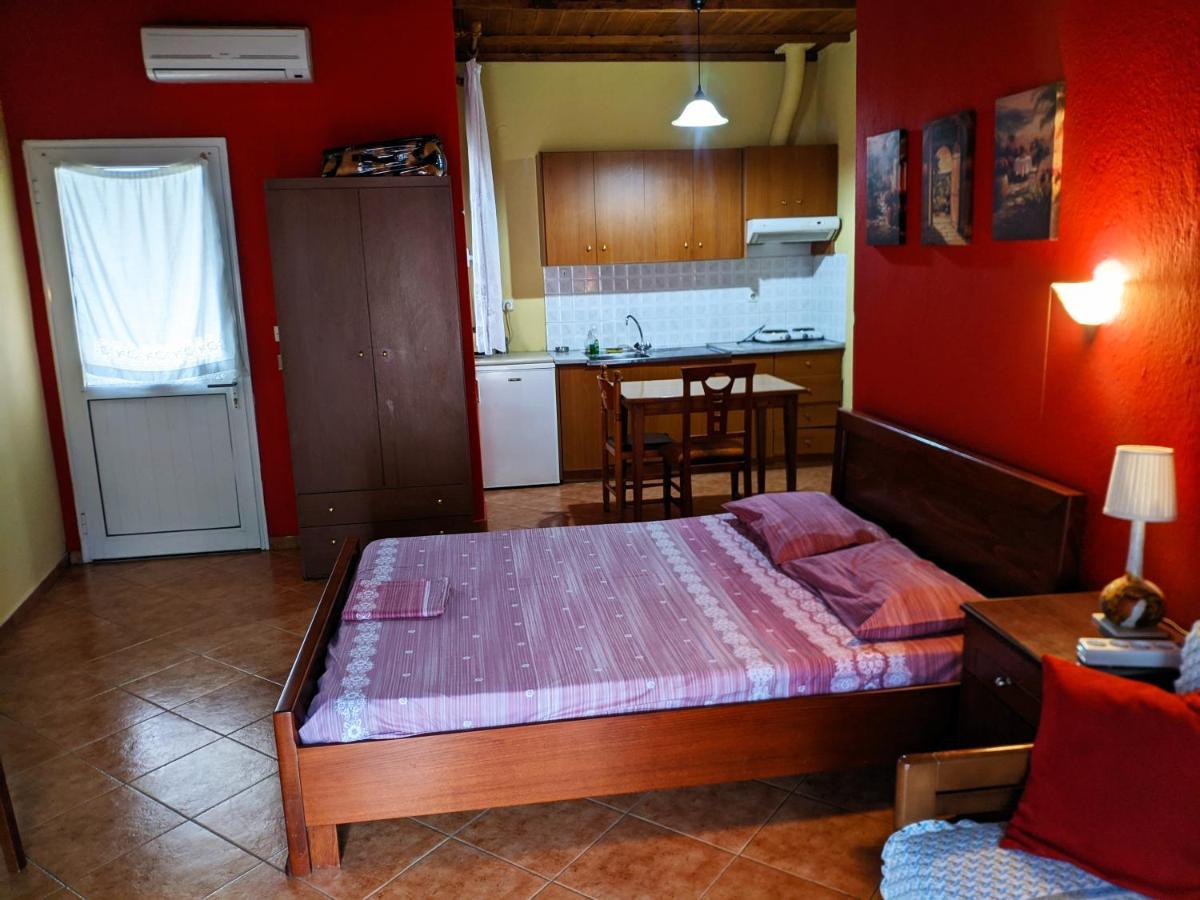 Alexandros Guesthouse Órma エクステリア 写真
