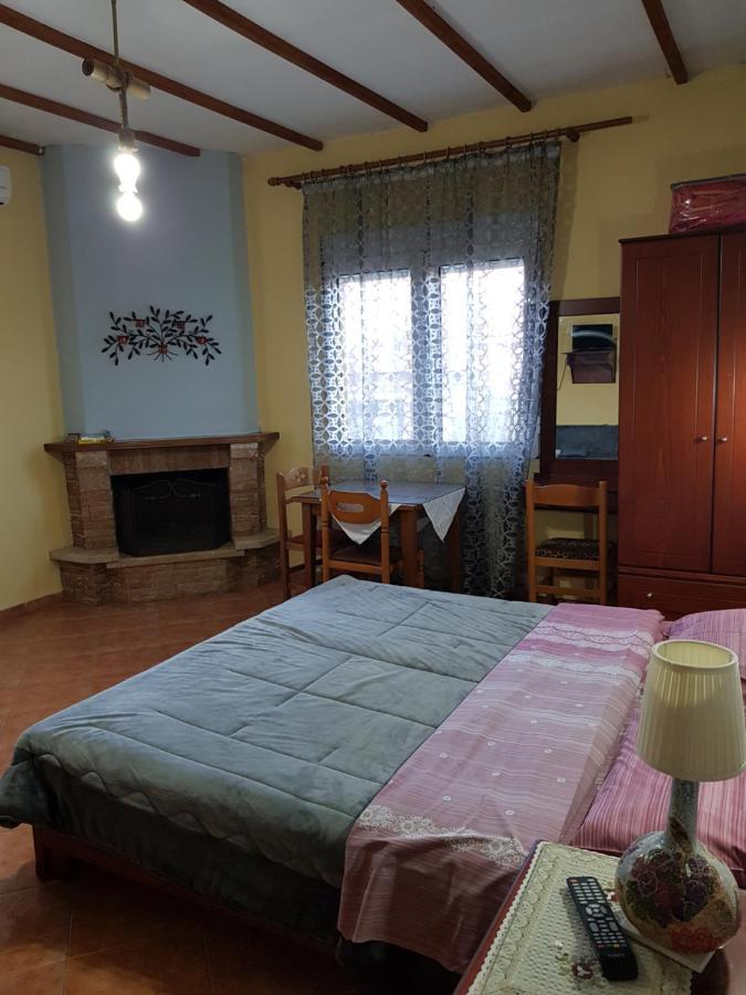 Alexandros Guesthouse Órma エクステリア 写真