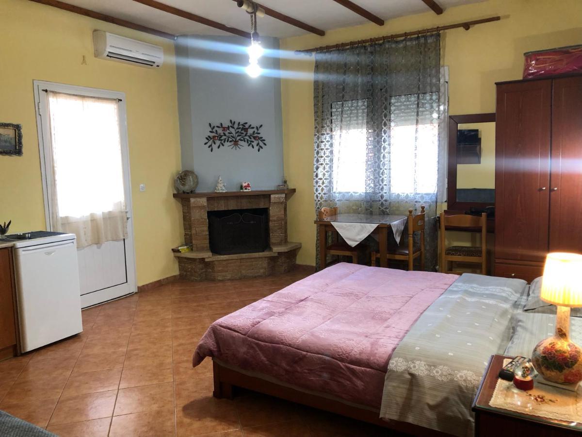 Alexandros Guesthouse Órma エクステリア 写真