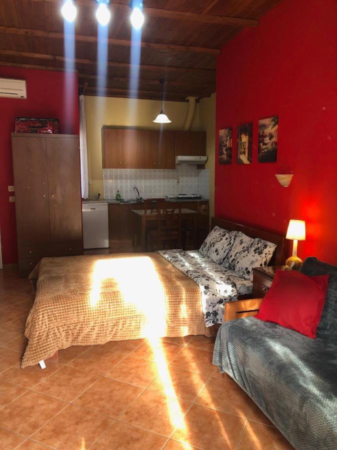 Alexandros Guesthouse Órma エクステリア 写真