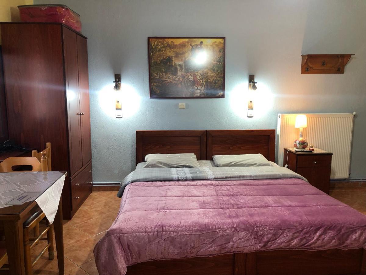 Alexandros Guesthouse Órma エクステリア 写真