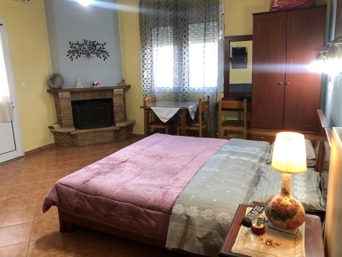 Alexandros Guesthouse Órma エクステリア 写真