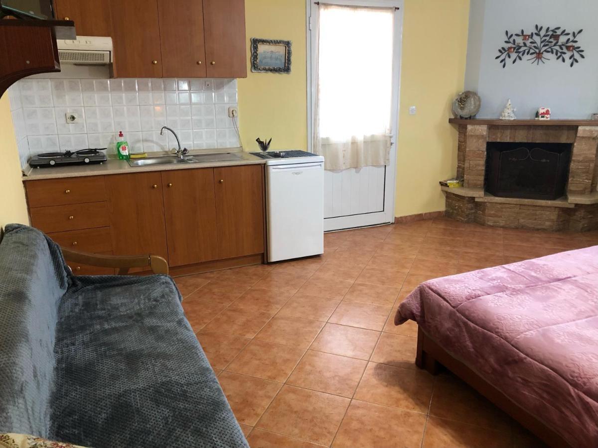 Alexandros Guesthouse Órma エクステリア 写真
