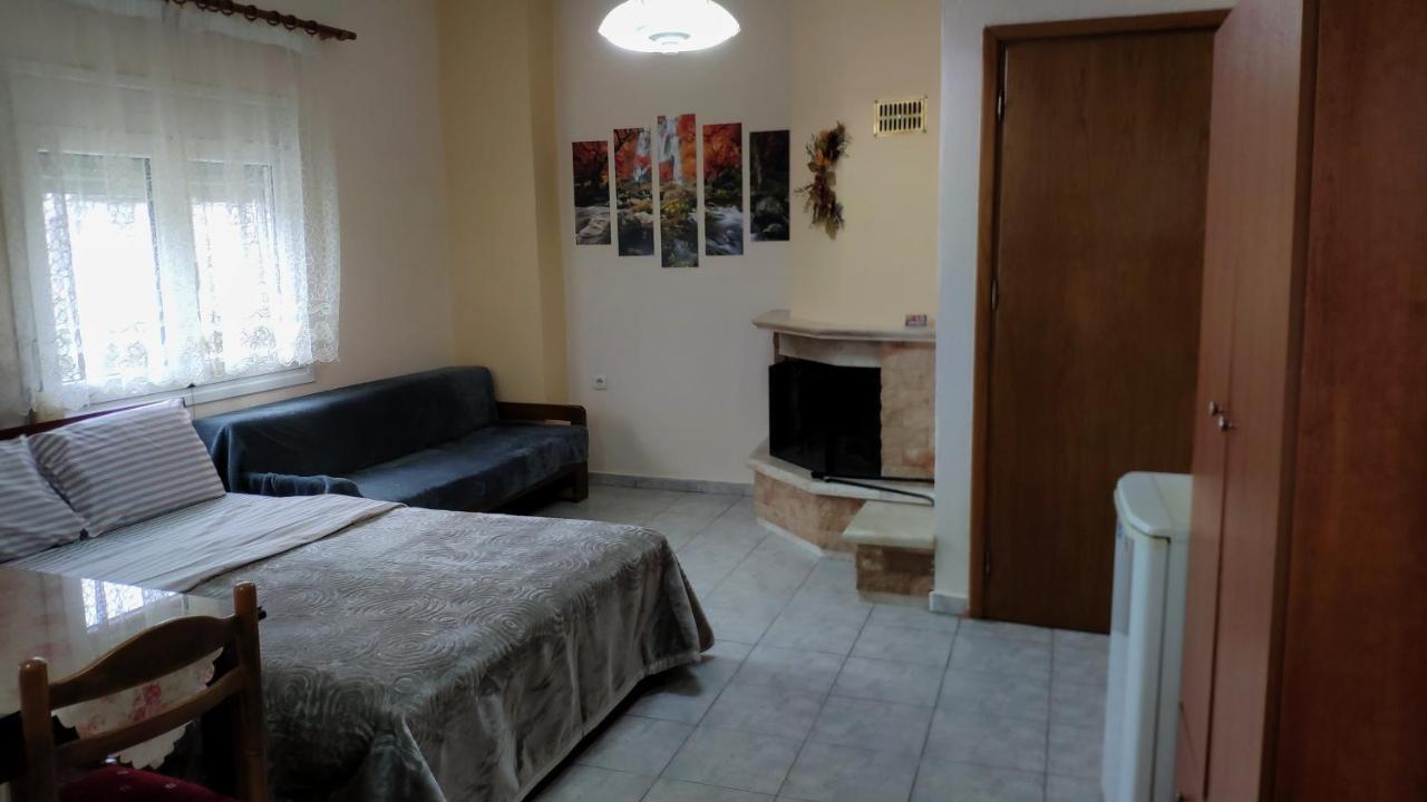 Alexandros Guesthouse Órma エクステリア 写真