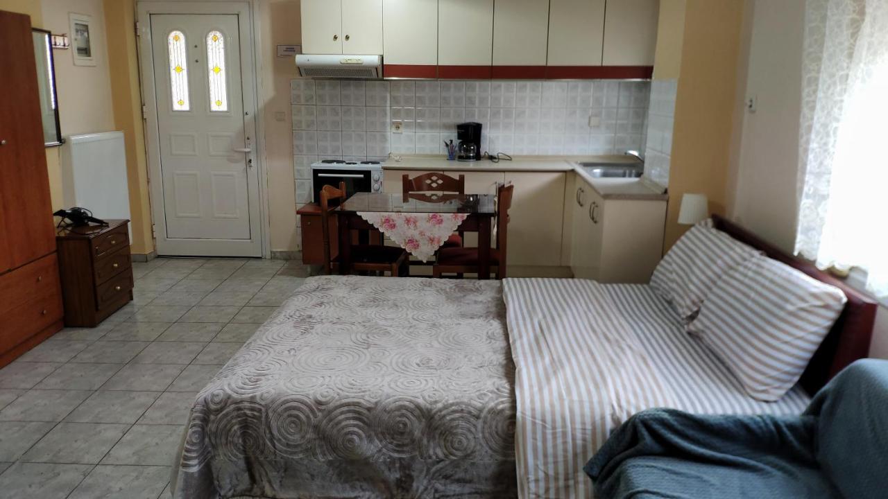 Alexandros Guesthouse Órma エクステリア 写真