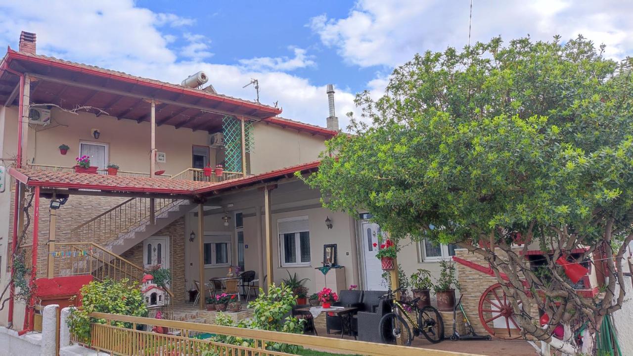Alexandros Guesthouse Órma エクステリア 写真
