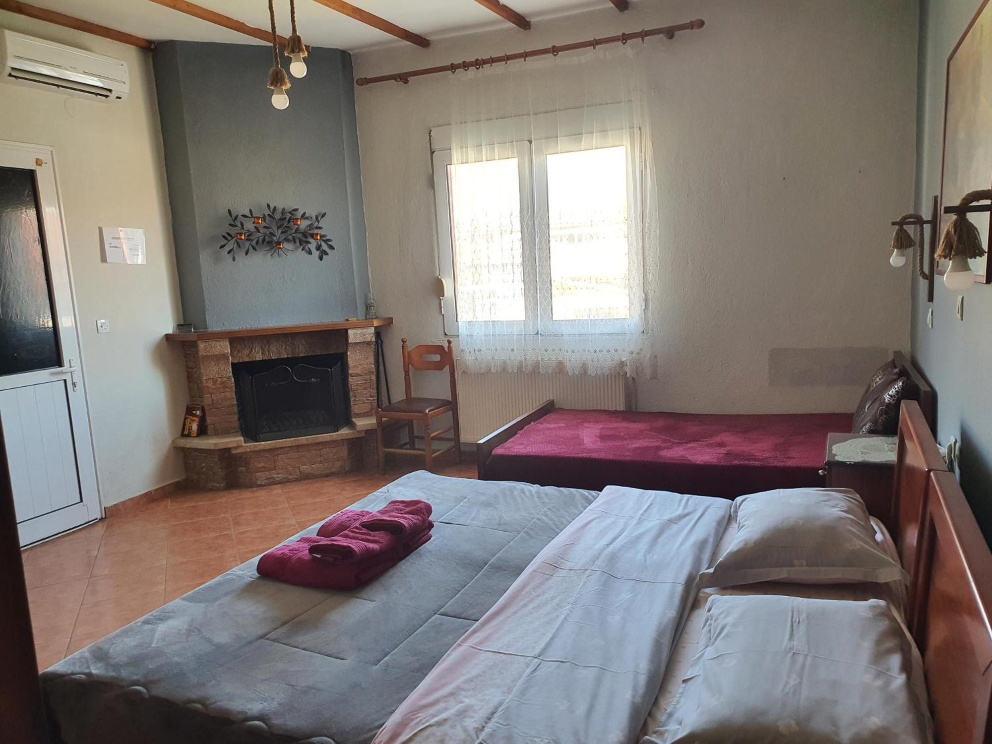 Alexandros Guesthouse Órma エクステリア 写真